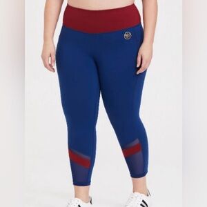 Her Universe Captain Marvel Crop Active Legging
